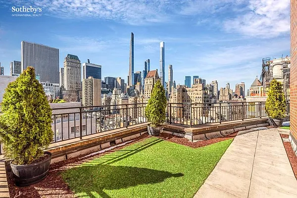 Sold by Sotheby's International Realty | media 20