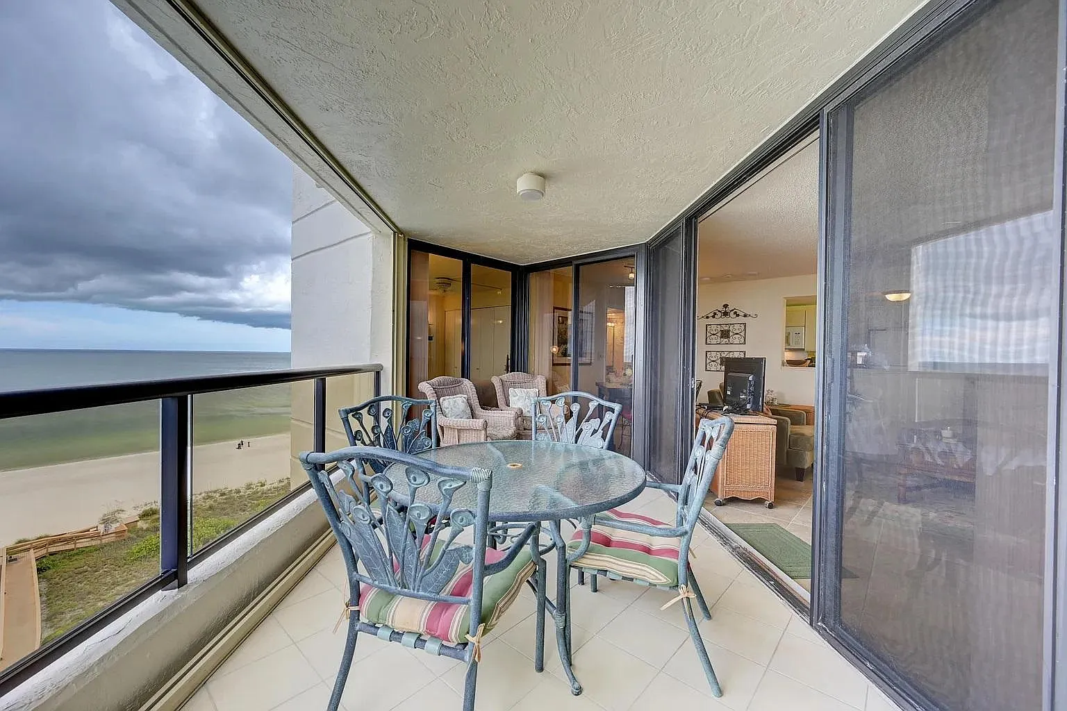 2 bed, 962 sqft, $3,950 — Photo 3