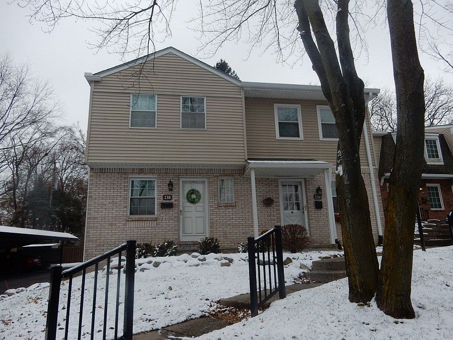 1st image of 238 Riveroaks Dr #1