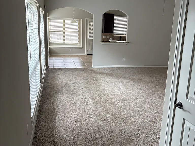 2418 Dianna Lee Dr — Photo 2