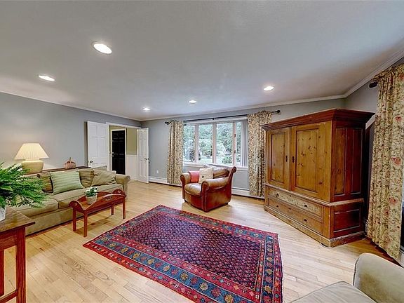 5th image of 25 Falcon Cir