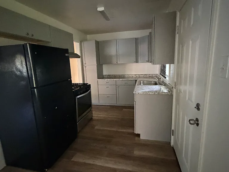 3301 Grant St — Photo 4