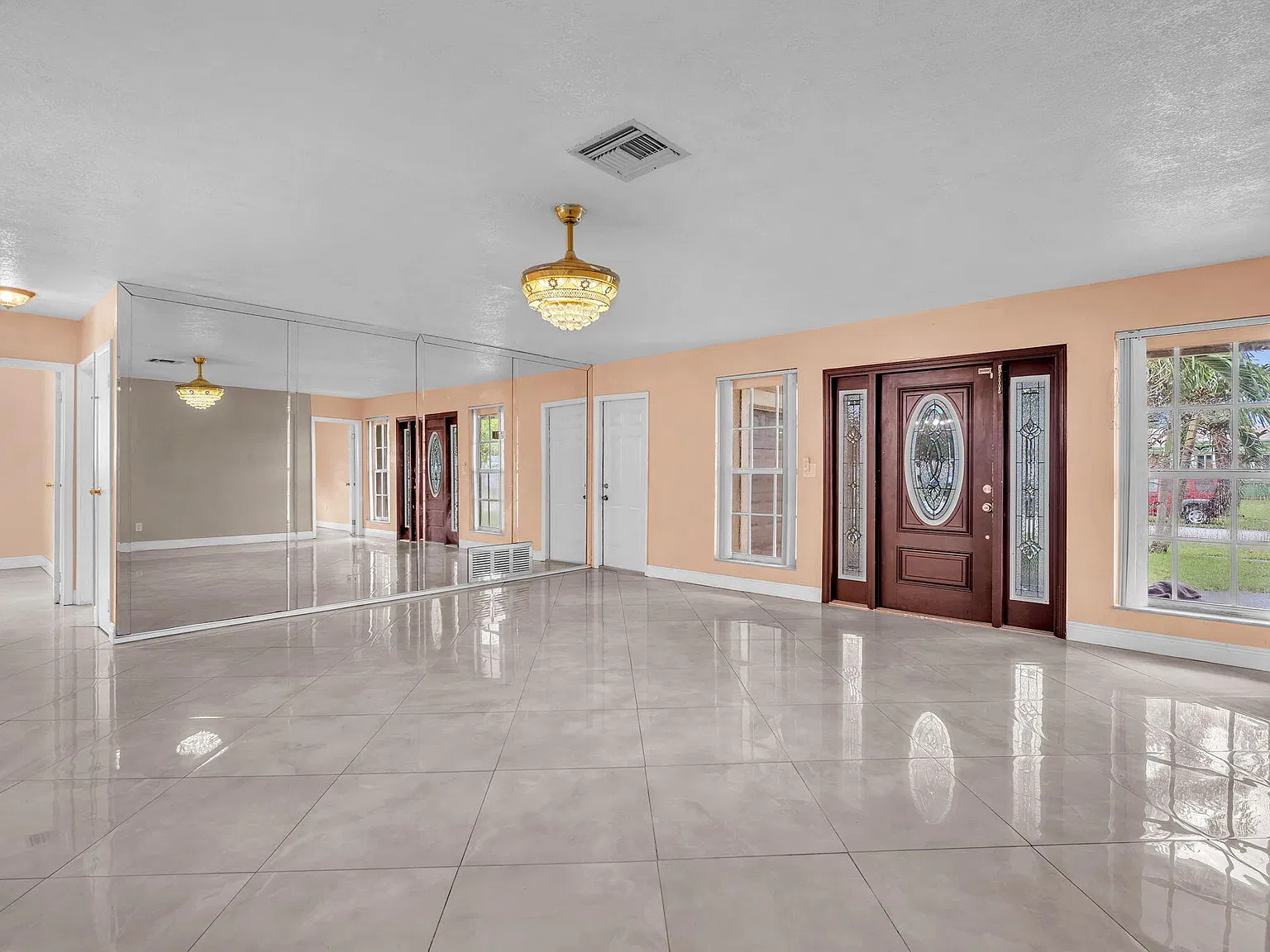 3 bed, 2.0 bath, 1564 sqft, $3,500 — Photo 3