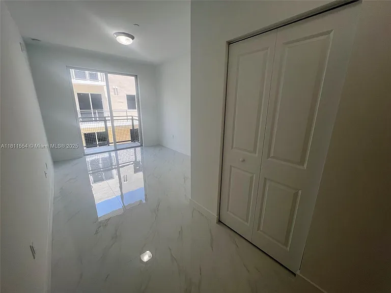 1010 SW 69th Ave #212 — Photo 18