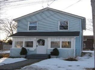 24 Grant Pl, Patchogue, NY 11772