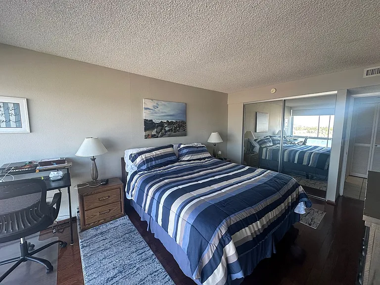 1710 Avenida Del Mundo #607 — Photo 23