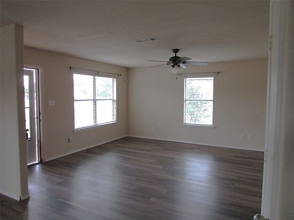 3rd image of 319 Candlewood Cir