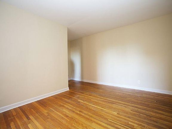 4th image of 2340 Linwood Ave #3D-403D