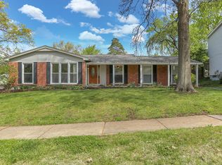 11739 Holly Springs Dr, Saint Louis, MO 63146