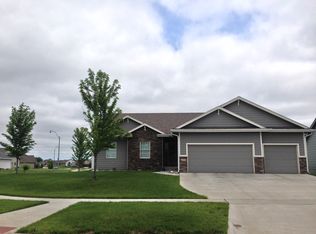 412 SW Springfield Dr, Ankeny, IA 50023