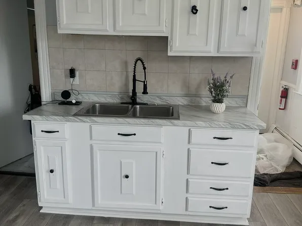 23 Rosner Ave APT 2, North Providence, RI 02904