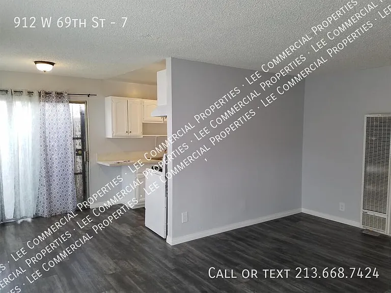 912 W 69th St #7 — Photo 4