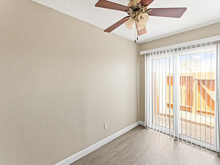 McFadden Apartments — Photo 9