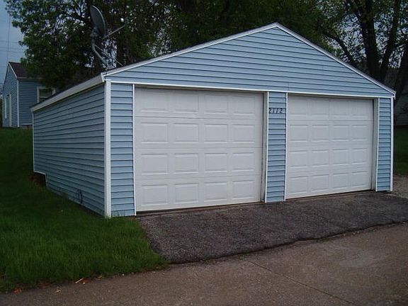3rd image of 2112 N Lincoln Ave
