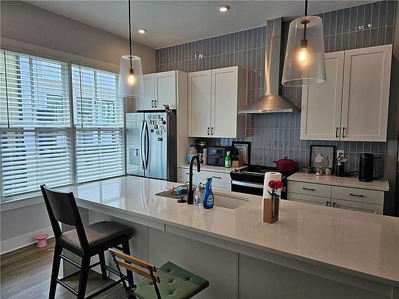 3rd image of 732 Perch Pl
