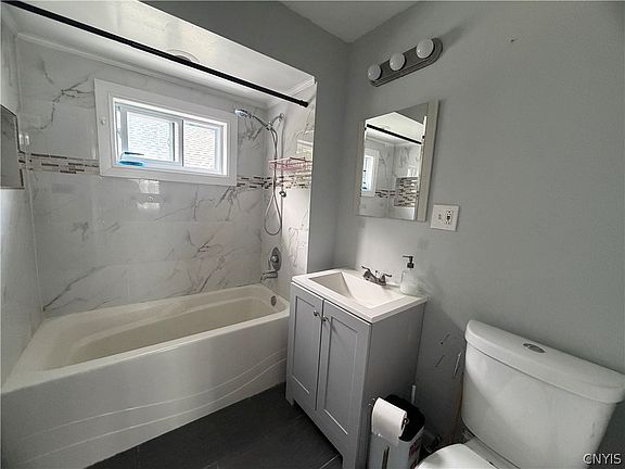 4th image of 1628 Steuben St