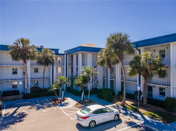 1724 Pine Valley Dr APT 318, Fort Myers, FL 33907