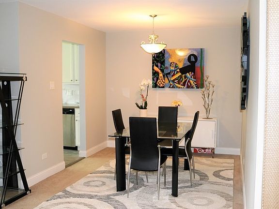 5th image of 916 E Tower Ct Unit 4