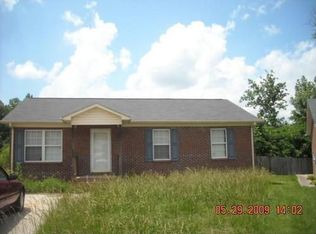 525 Warbler Ct, High Point, NC 27260