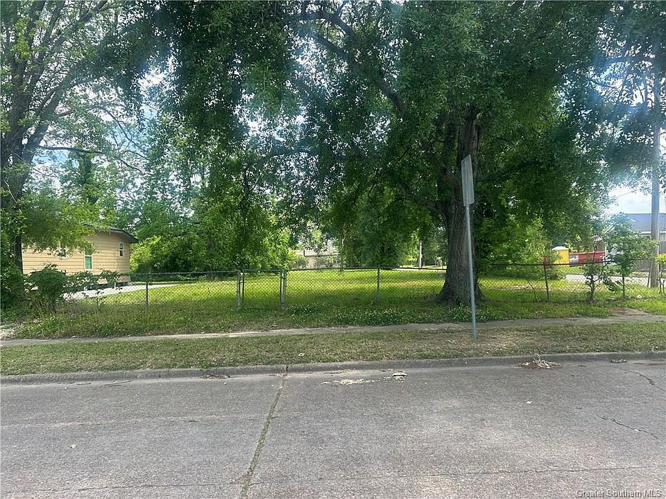 2nd image of 1502 Iowa St