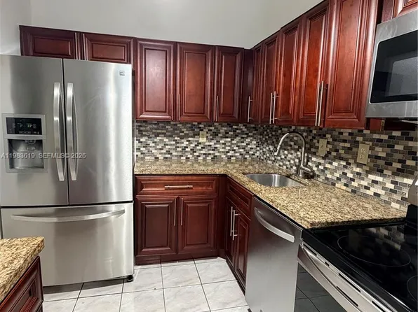 927 NE 199th St APT 206, Miami, FL 33179