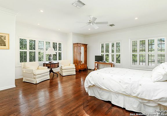 5th image of 110 Kennedy Ave APT 8