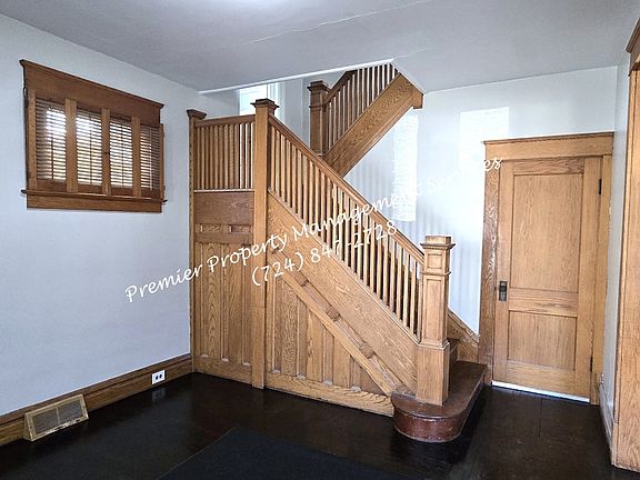 5th image of 922 Winslow Ave