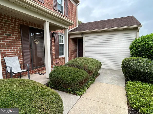 57 Ashlea Gdns, New Holland, PA 17557