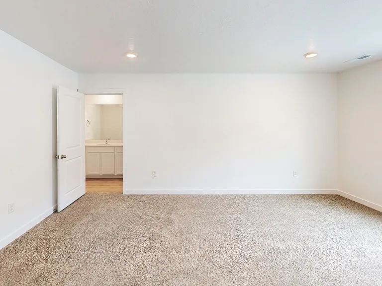 659 N 1850 E — Photo 10