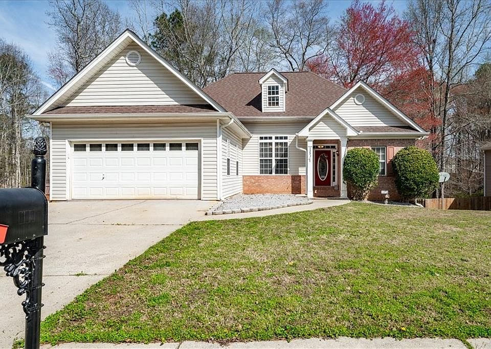 1st image of 125 Creek Crossing Ln