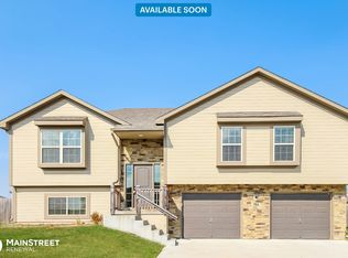 504 191st Ter, Smithville, MO 64089