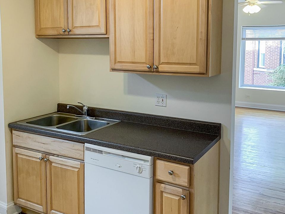 1st image of 853 W Cornelia Ave #851-3N
