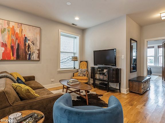 3rd image of 3045 W Sunnyside Ave #2