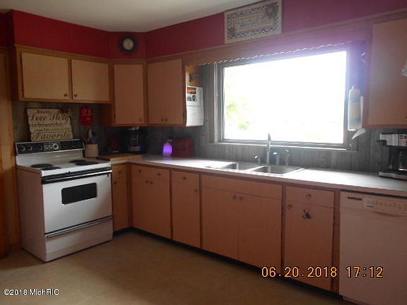 2nd image of 3507 S Pere Marquette Hwy