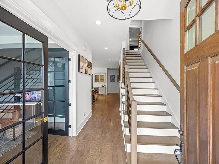 924 Jackson St — Photo 4