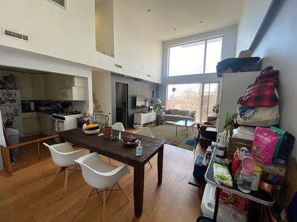 125 Kingsland Avenue image 1 of 11
