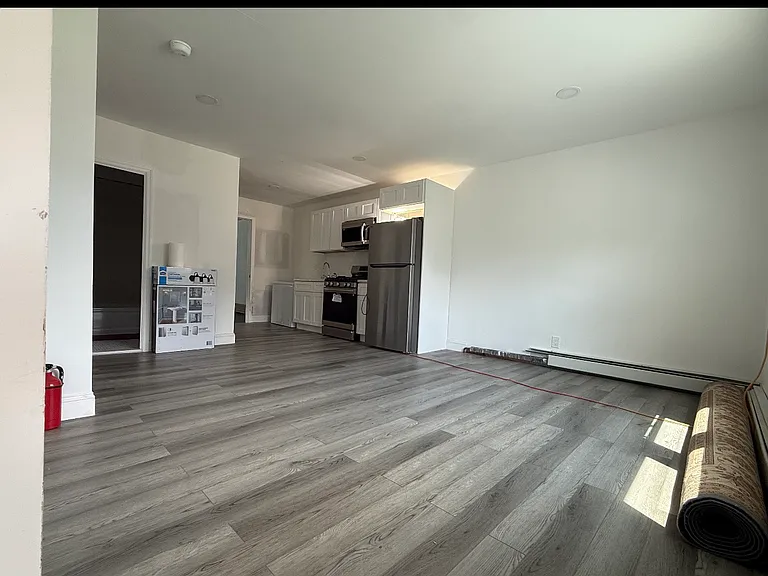 5 Van Wagoner Ave — Photo 2