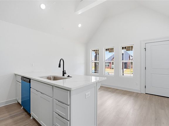 5th image of 3102 SW Lovely Ln