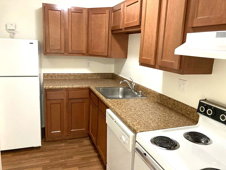 Windsor Place Apartments — Photo 38