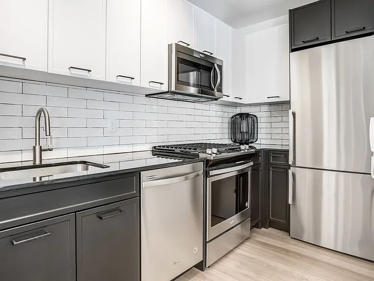 67 Wall St #10G — Photo 3