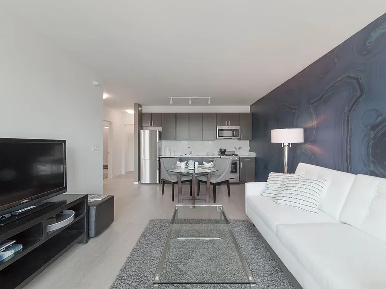 River North Luxury, On Display — Photo 33