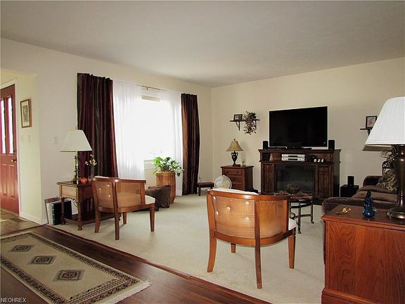 4th image of 4860 Mills Creek Ln