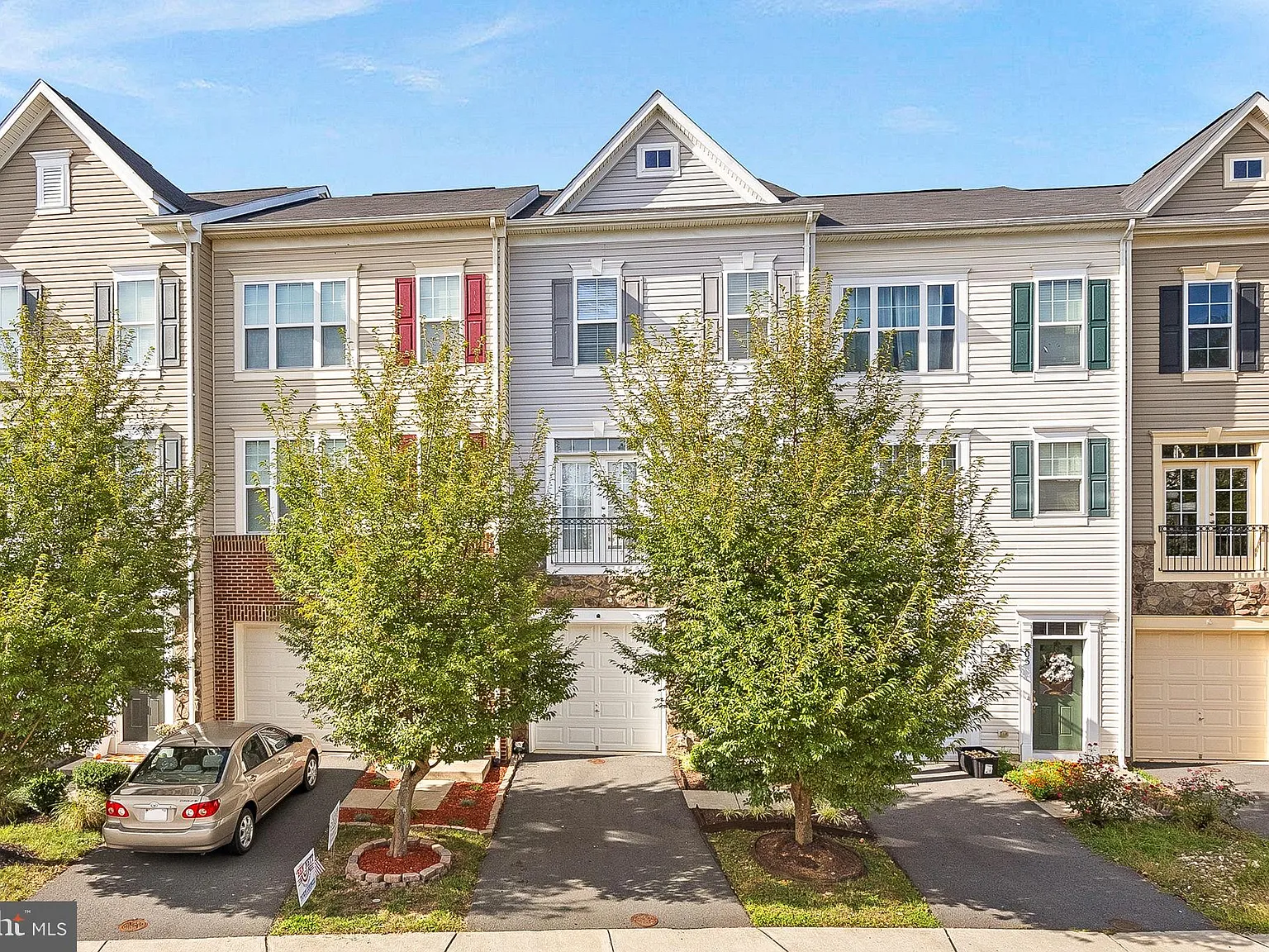3 bed, 3.5 bath, 2253 sqft, $3,000 — Photo 4