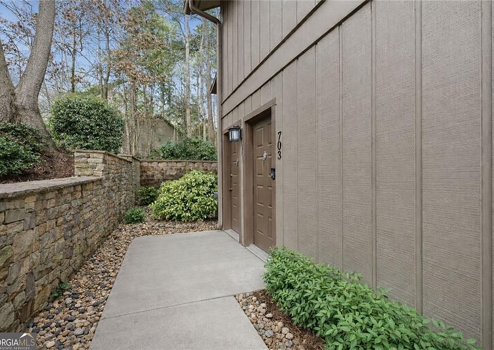 1st image of 703 Cumberland Ct SE