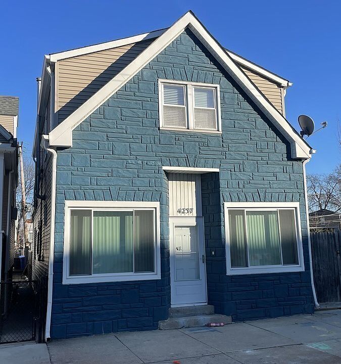 1st image of 4237 N Western Ave #1