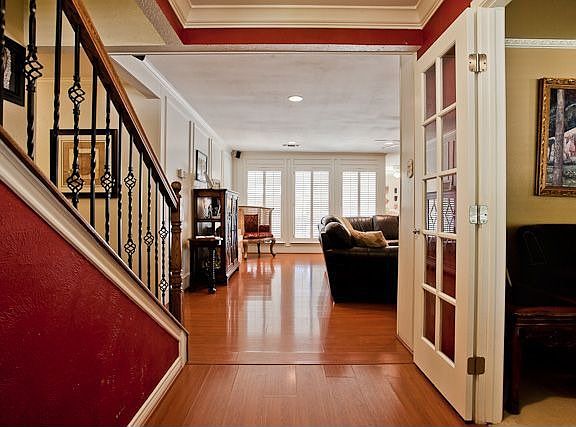 3rd image of 243 Woodcrest Dr