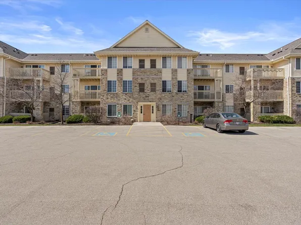 530 Windstone DRIVE #210, Hartland, WI 53029