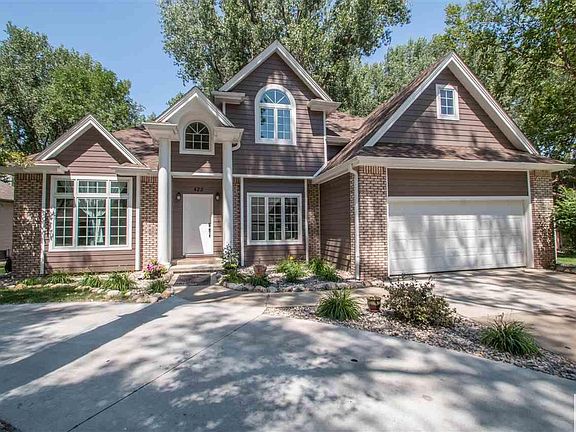 4th image of 423 S Royal Troon Dr