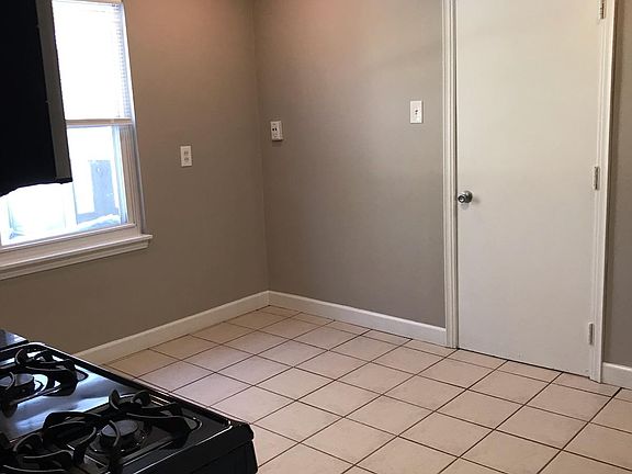 3rd image of 1647 Longwood Dr