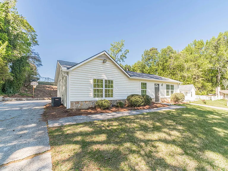 594 Harvard Dr — Photo 24